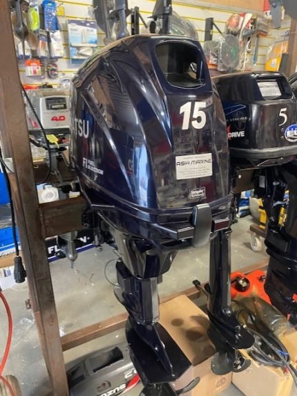 New Tohatsu MFS 15EPS display stock 15HP EFI outboard motor